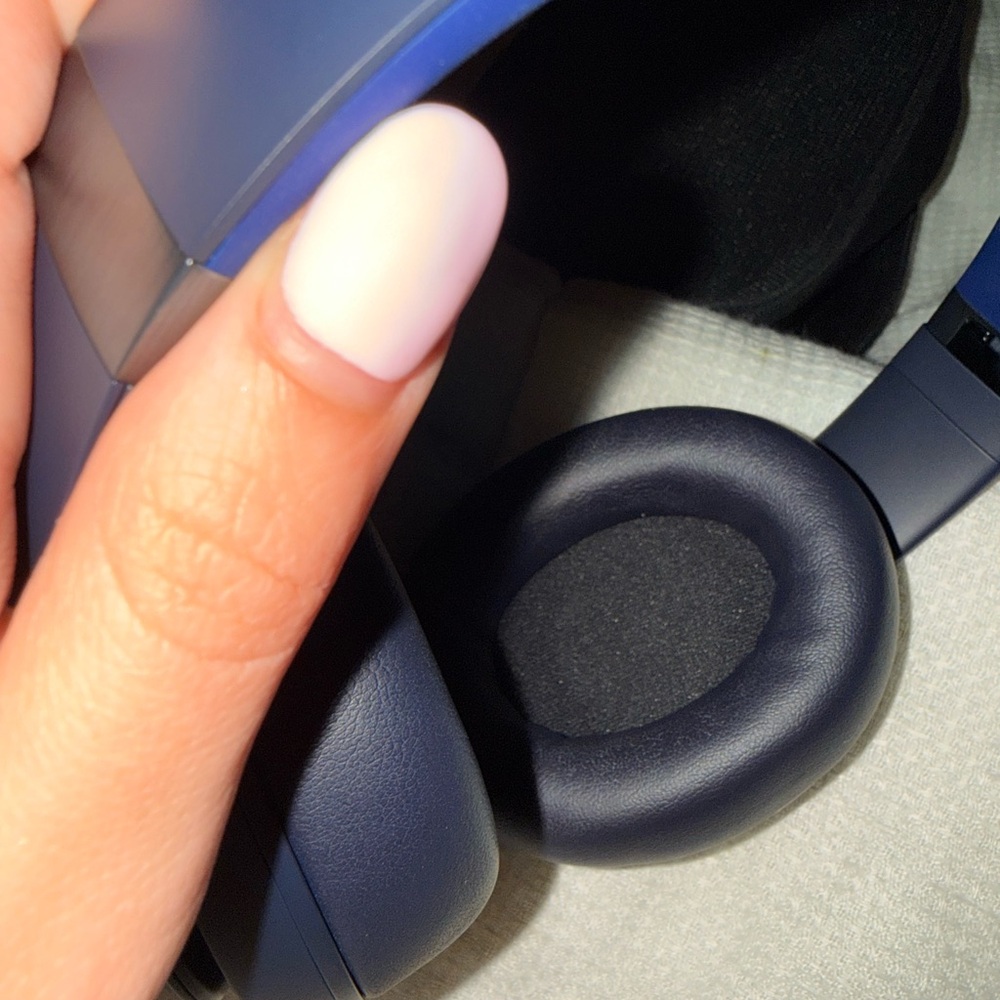 Beats by Dr. Dre Navy Blue Wireless Headphones - Picture 5 of 7